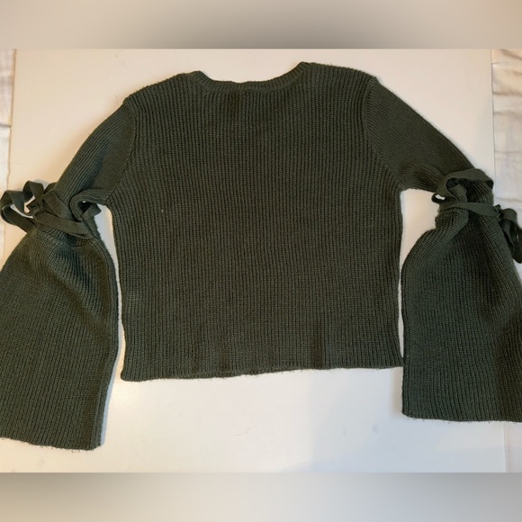 Silence + Noise Women’s Bell Sleeve Sweater Size M Green Tie Detail Acrylic - Picture 8 of 9
